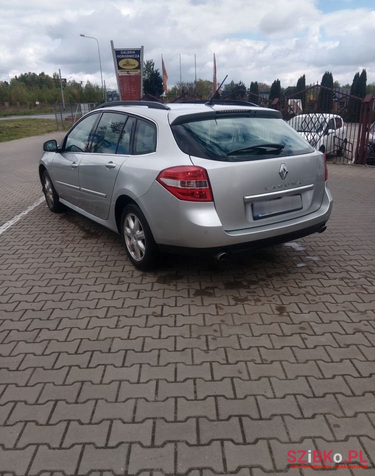 2010' Renault Laguna photo #2