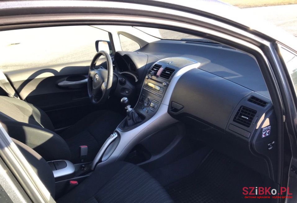 2007' Toyota Auris photo #4