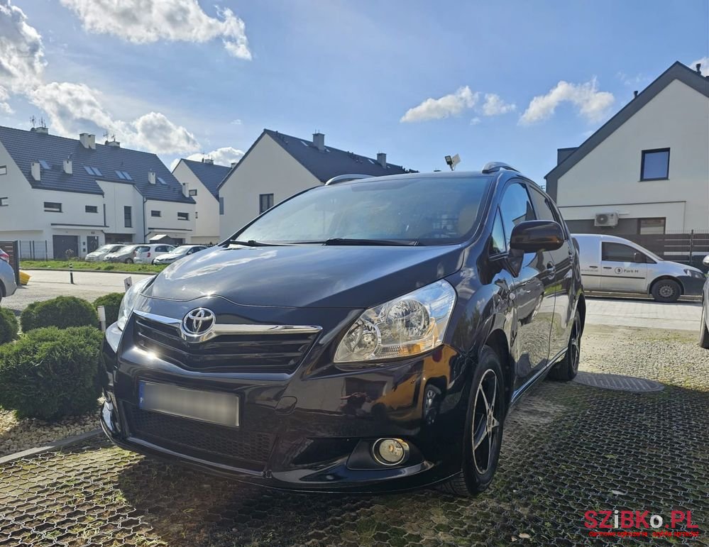 2009' Toyota Verso photo #1