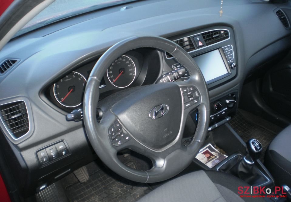 2019' Hyundai i20 photo #5