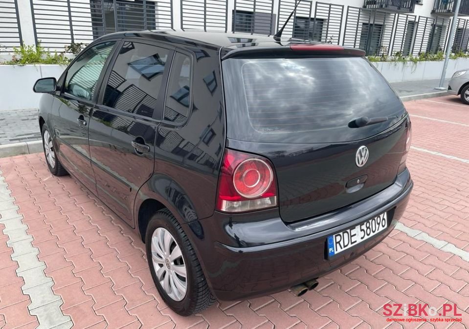 2005' Volkswagen Polo photo #1