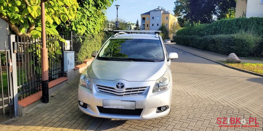 2009' Toyota Verso 2.0 D-4D Sol Sw 7Os photo #4