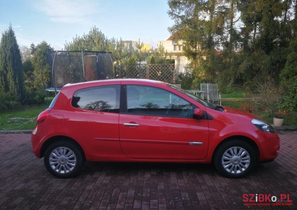 2009' Renault Clio photo #5