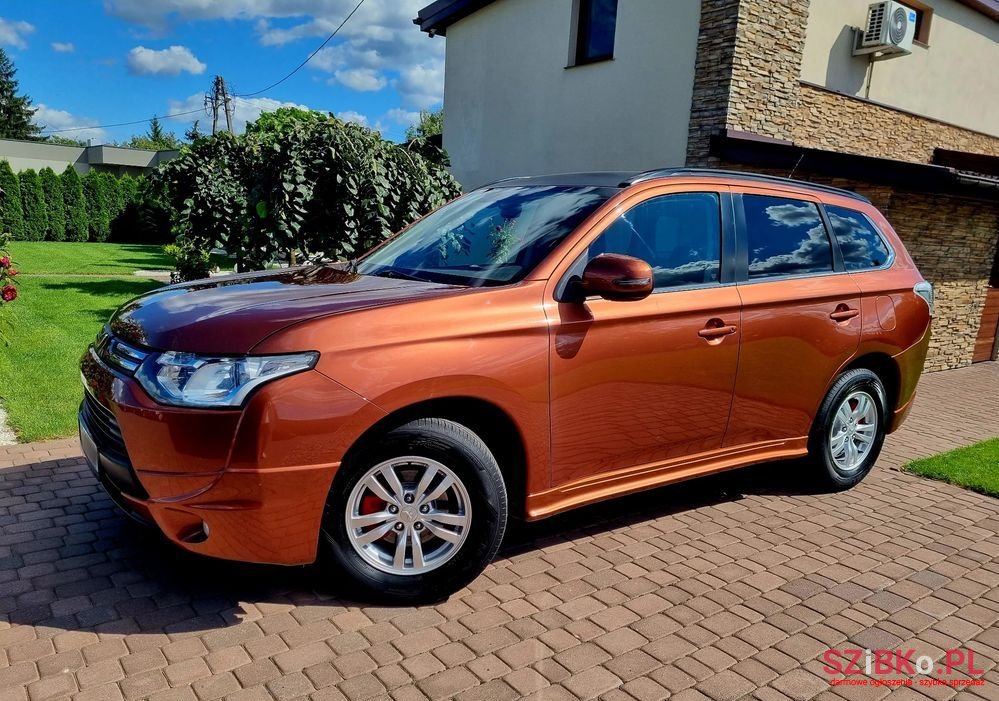 2013' Mitsubishi Outlander photo #4