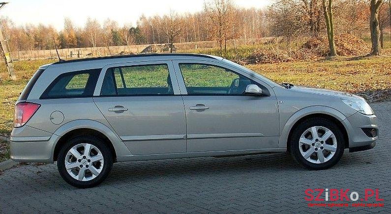 2008' Opel Astra photo #3