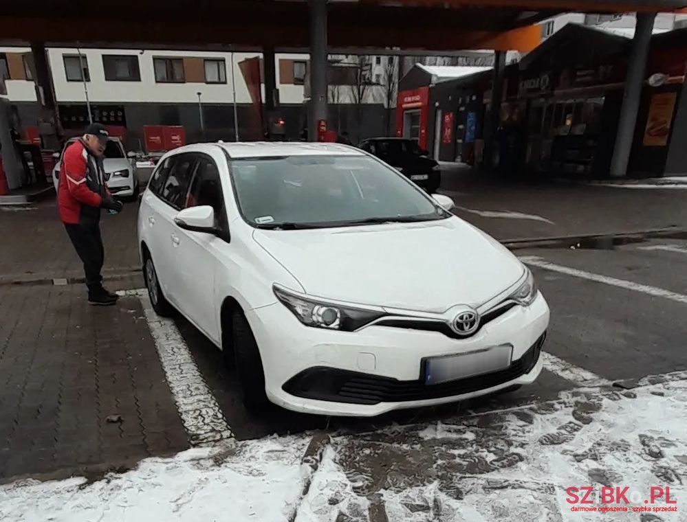 2016' Toyota Auris photo #1