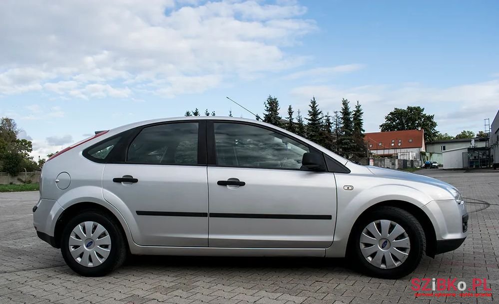 2004' Ford Focus photo #2