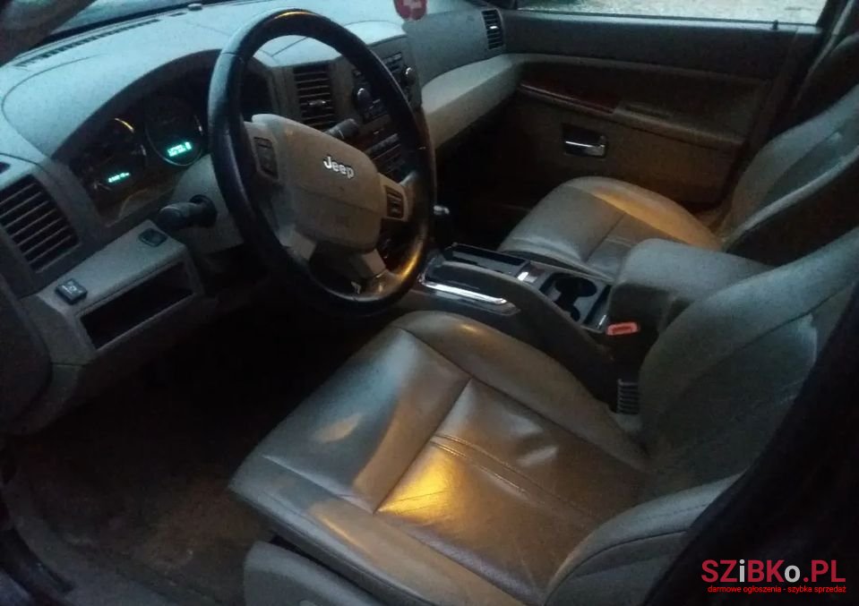 2005' Jeep Grand Cherokee photo #6