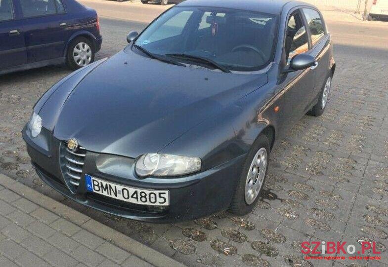 2001' Alfa Romeo 147 photo #2