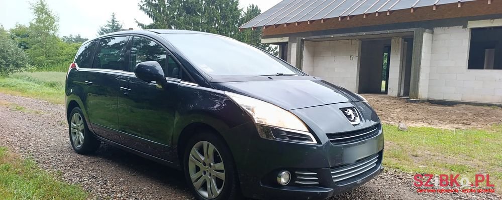 2012' Peugeot 5008 photo #6