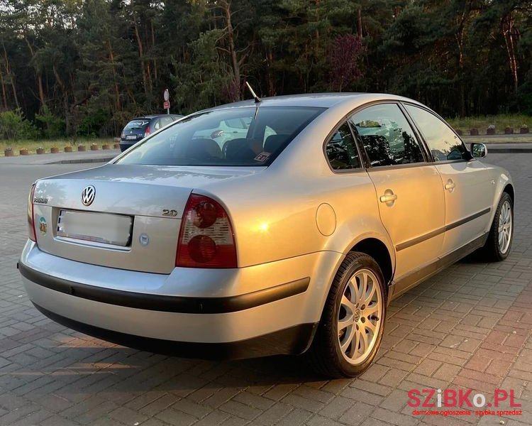 2002' Volkswagen Passat photo #2