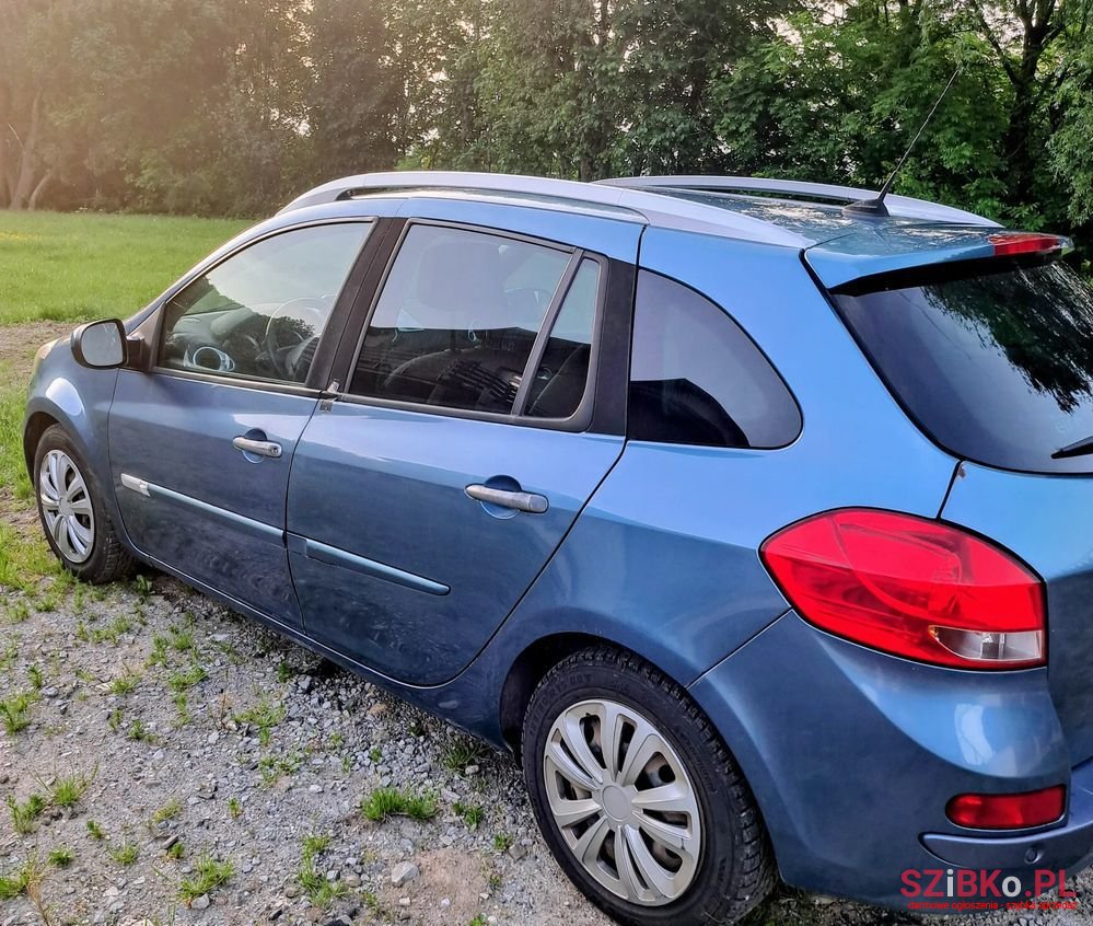 2010' Renault Clio 1.5 Dci Alize photo #3