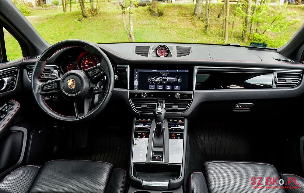 2022' Porsche Macan Standard photo #6