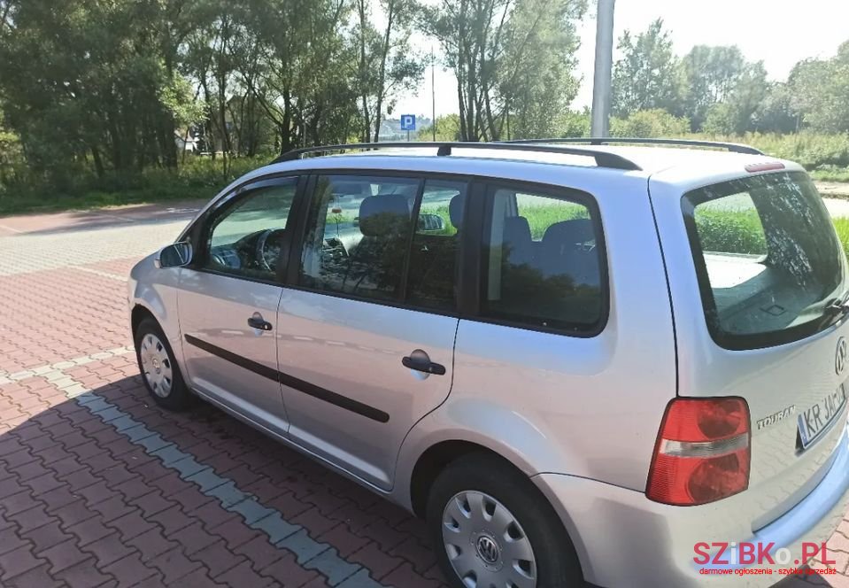2004' Volkswagen Touran photo #6