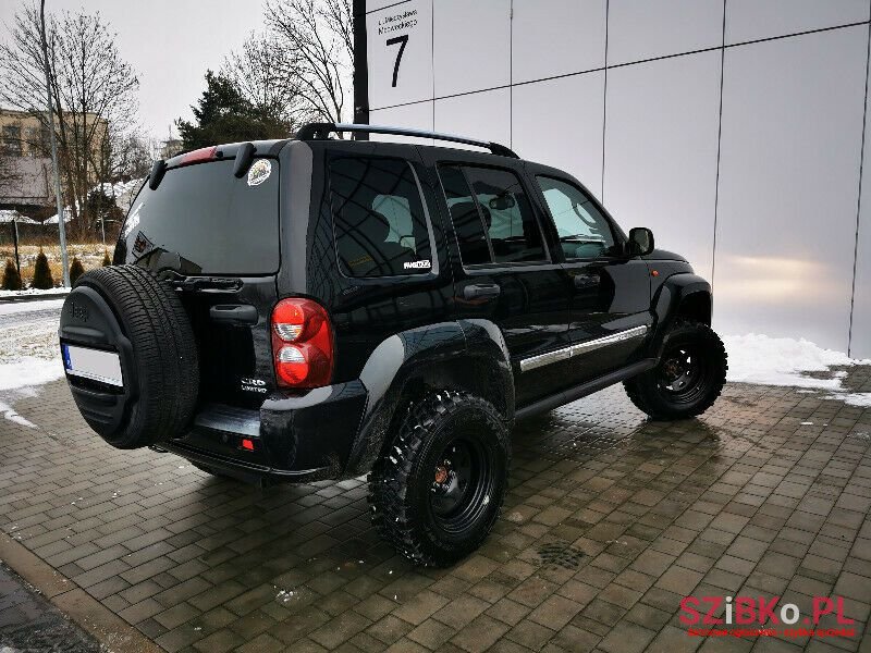 2005' Jeep Cherokee Liberty photo #3