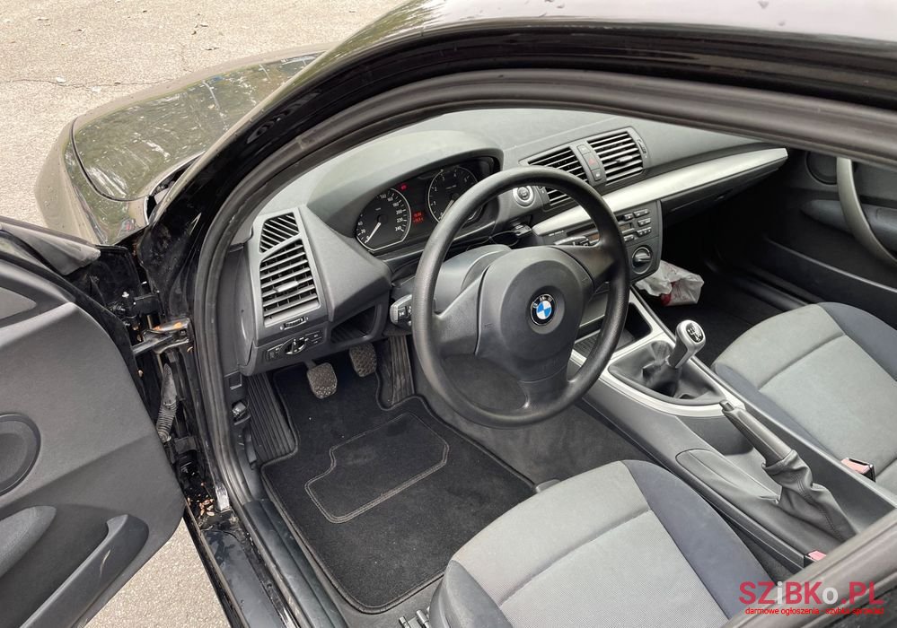 2005' BMW 1 Series 116I photo #5