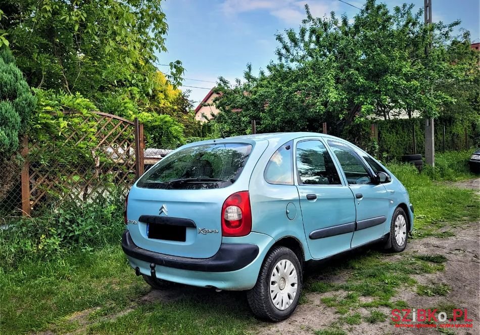 2001' Citroen Xsara Picasso photo #3