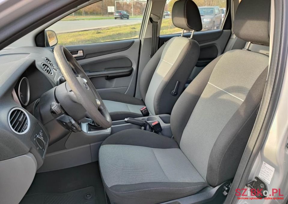 2010' Ford Focus photo #6