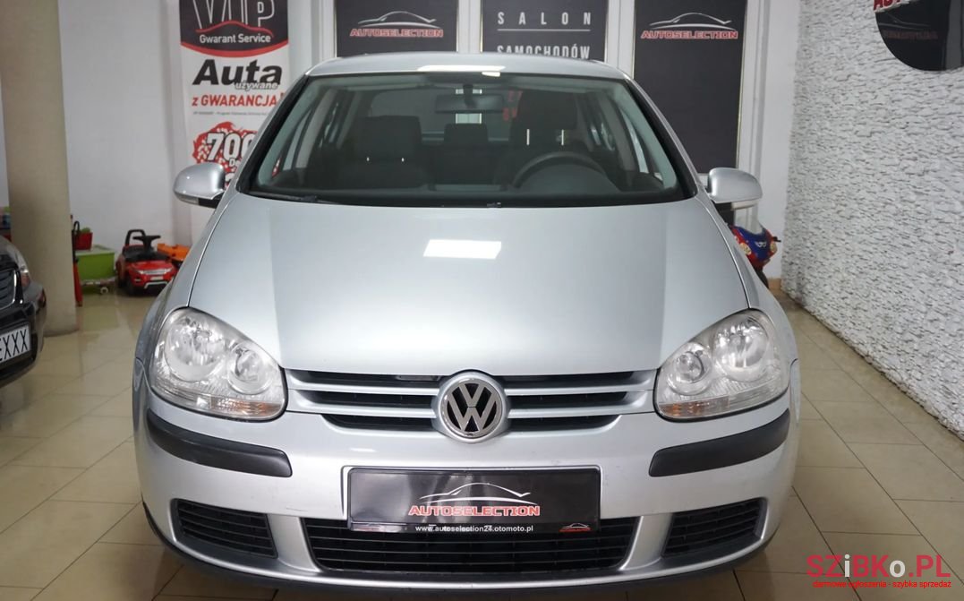 2005' Volkswagen Golf photo #3