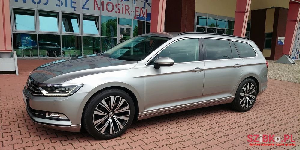 2016' Volkswagen Passat photo #2