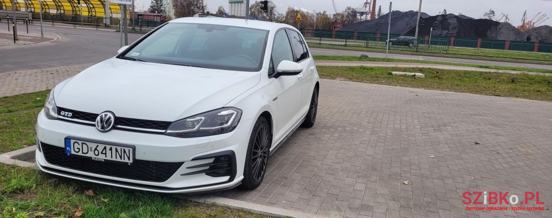 2017' Volkswagen Golf photo #4