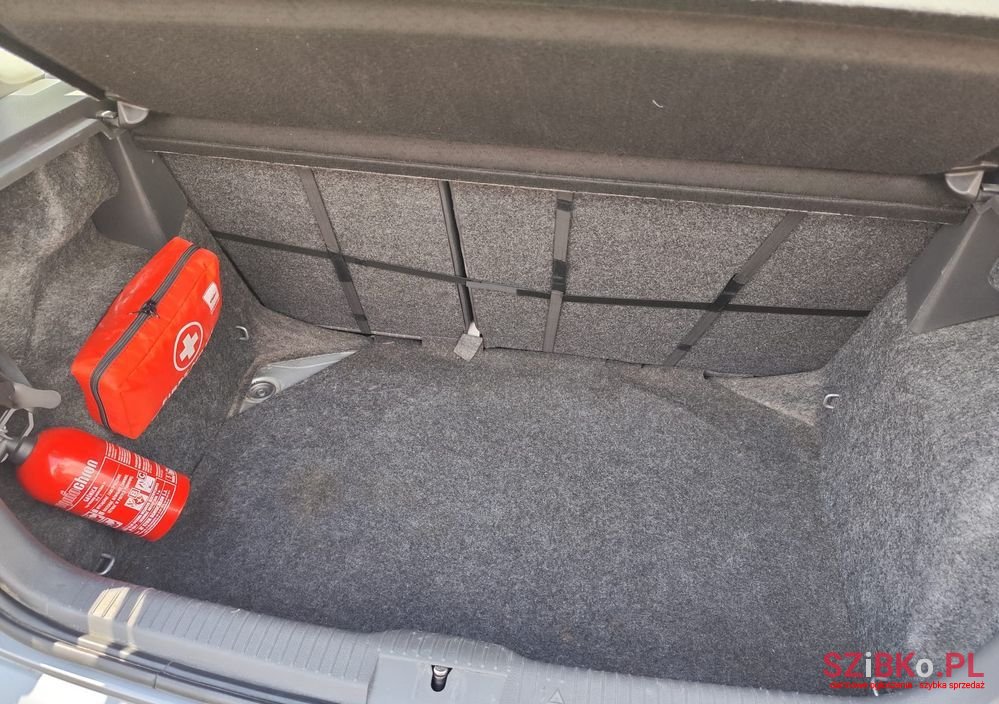 2009' Volkswagen Polo photo #6