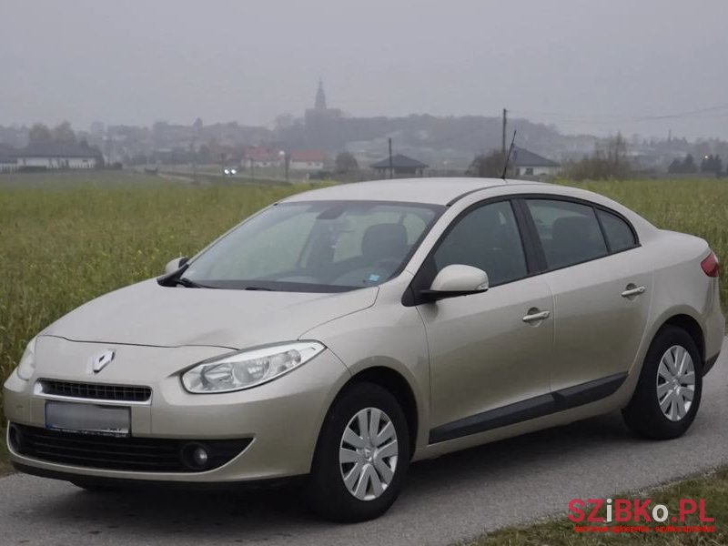 2010' Renault Fluence photo #5