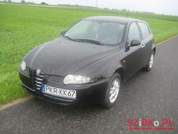2001' Alfa Romeo 147 photo #1
