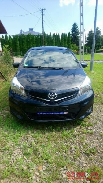 2011' Toyota Yaris photo #2