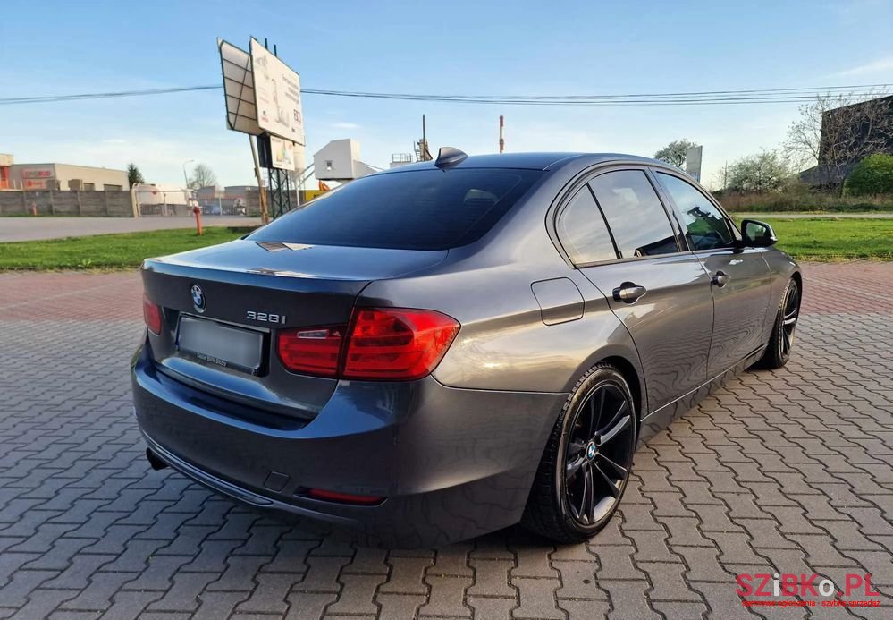 2012' BMW 3 Series 328I Touring photo #4