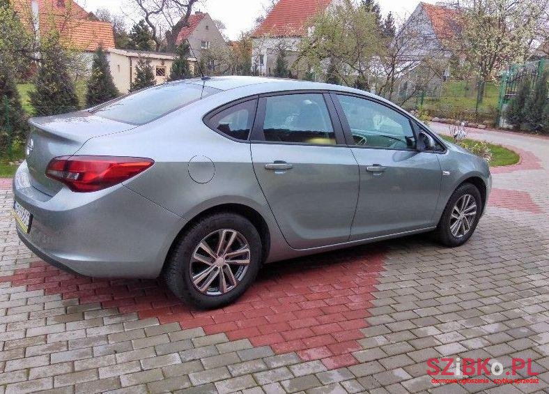 2015' Opel Astra photo #2