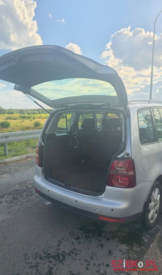 2007' Volkswagen Touran photo #5