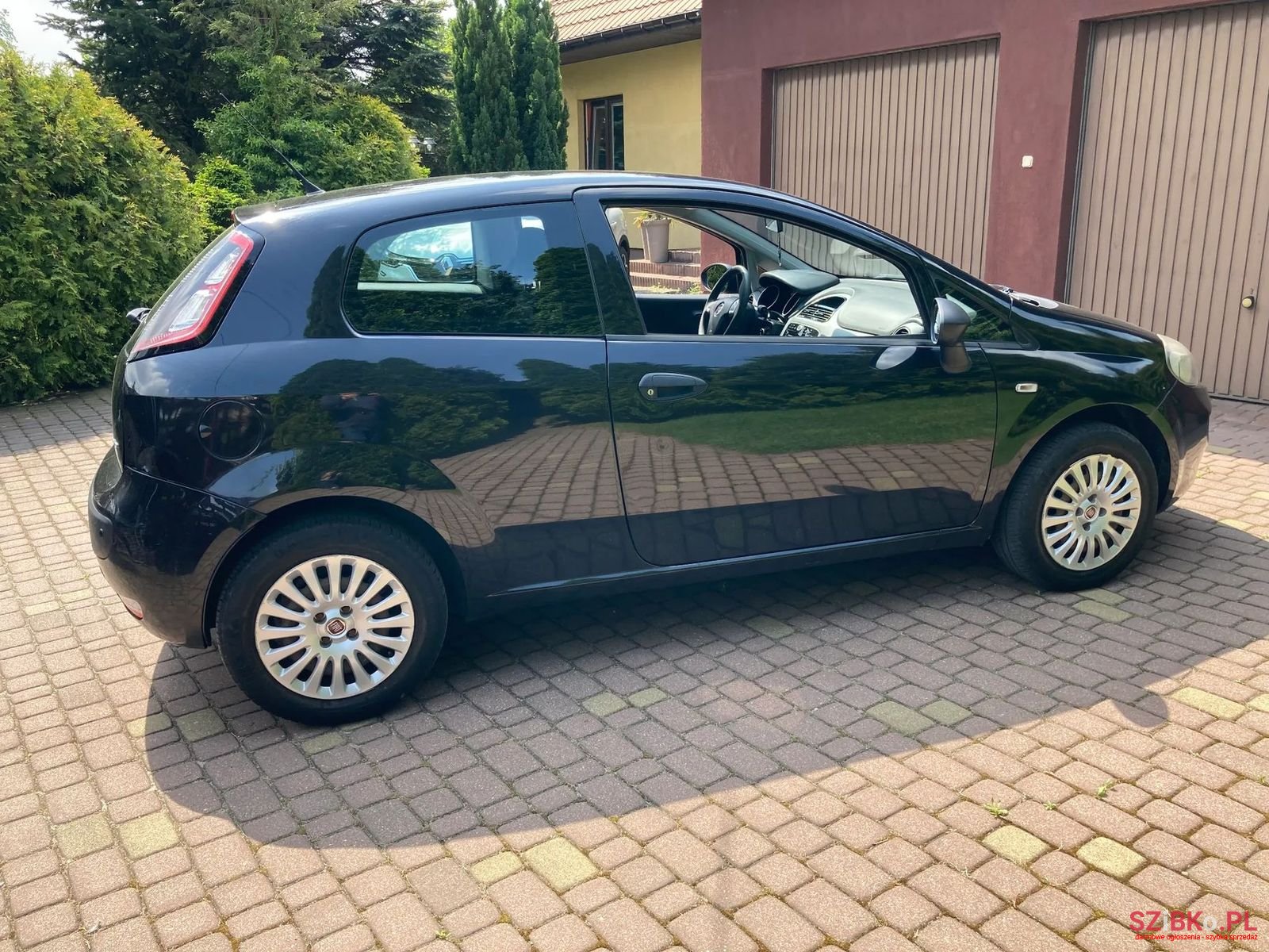 2010' Fiat Punto photo #3