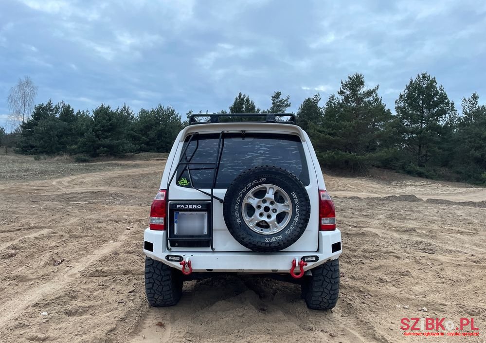 2002' Mitsubishi Pajero photo #6