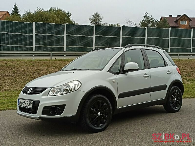 2011' Suzuki SX4 photo #6