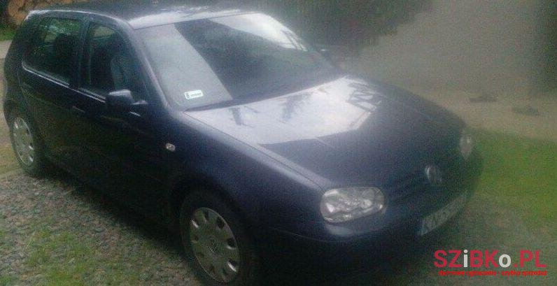 2002' Volkswagen Golf photo #1
