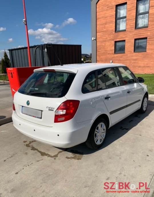 2011' Skoda Fabia photo #4