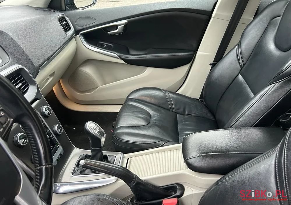 2013' Volvo V40 D2 Summum photo #4