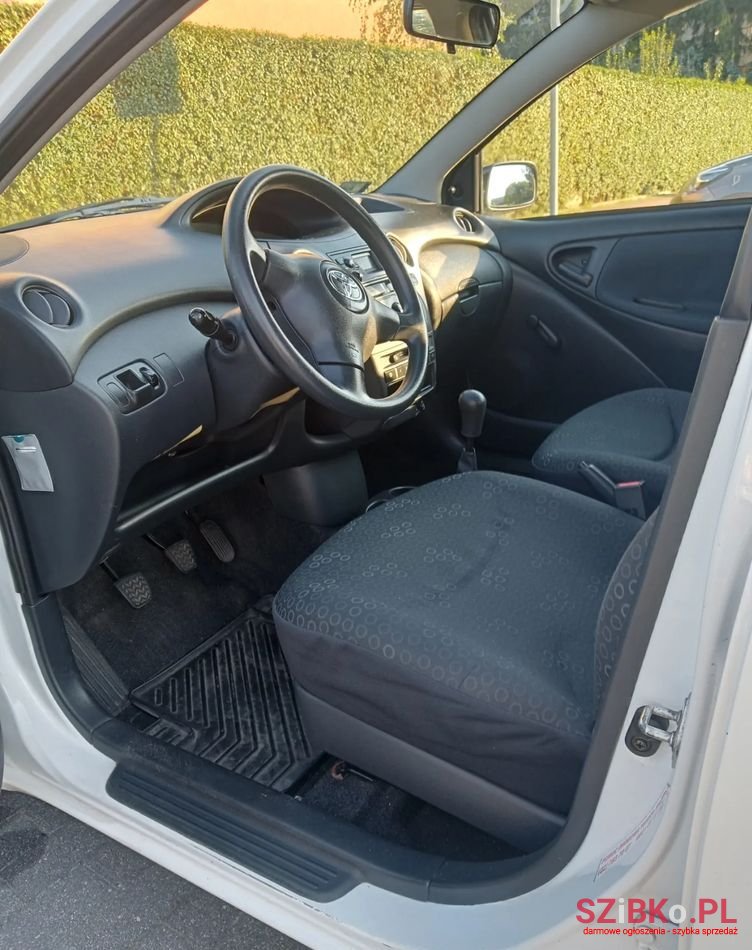 2004' Toyota Yaris photo #4