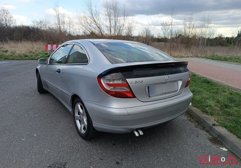 2004' Mercedes-Benz C-Class 200 Cdi photo #3