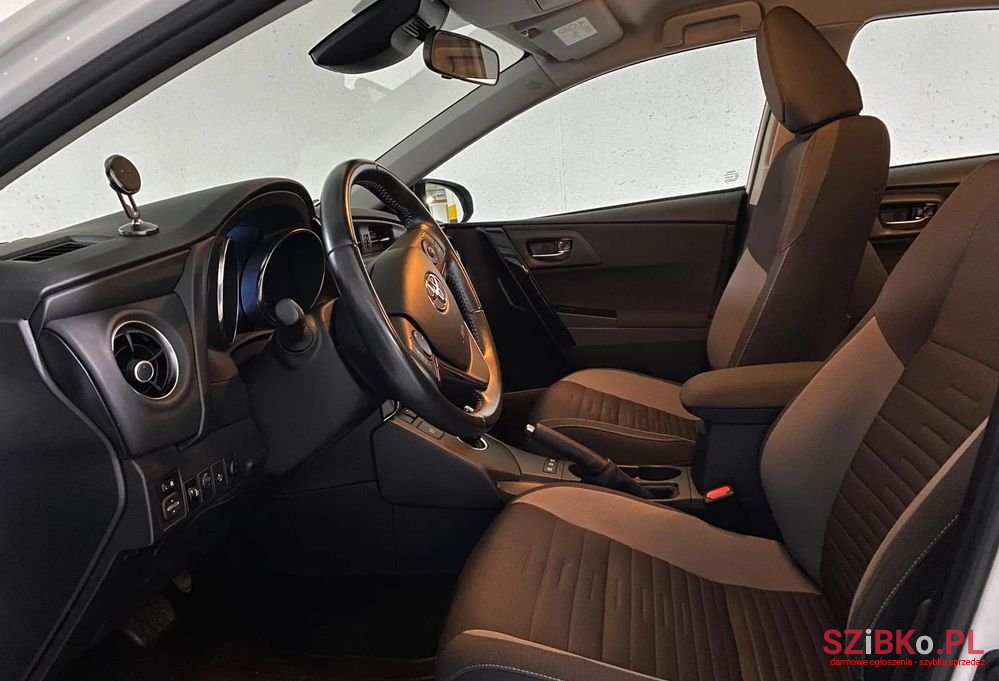 2018' Toyota Auris photo #3