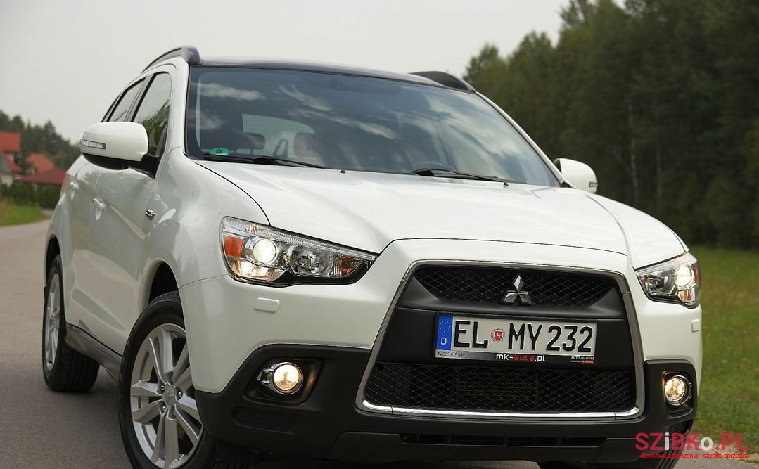 2011' Mitsubishi ASX photo #2