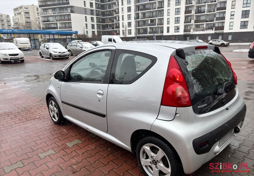 2010' Peugeot 107 1.0 Trendy Euro5 photo #4