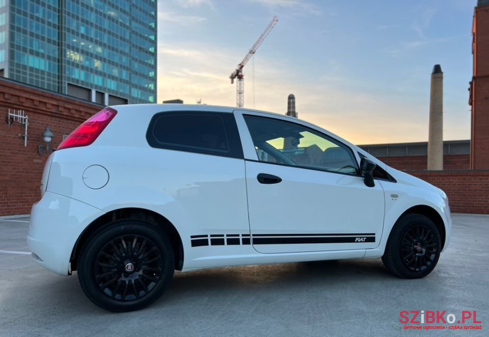 2012' Fiat Punto photo #1