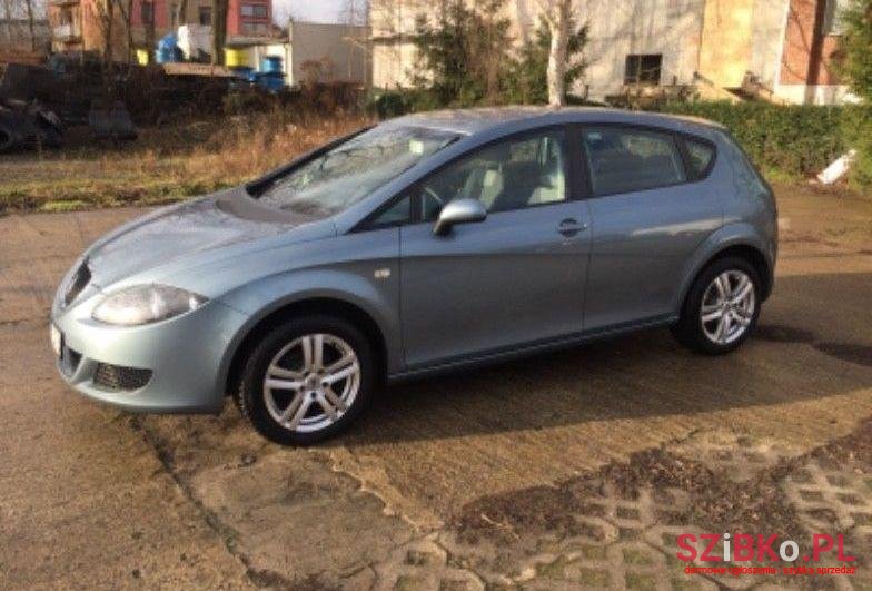 2007' SEAT Leon photo #2