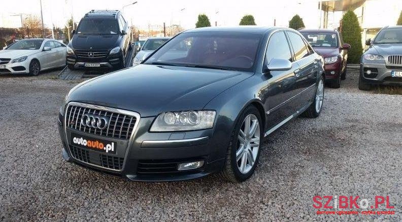 2007' Audi S8 photo #2