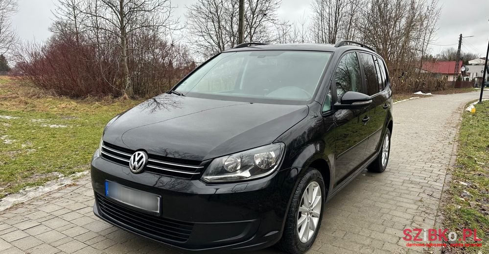 2011' Volkswagen Touran photo #2