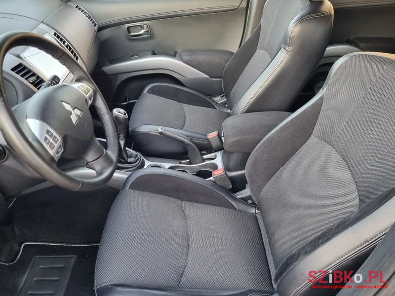 2011' Mitsubishi Outlander photo #5
