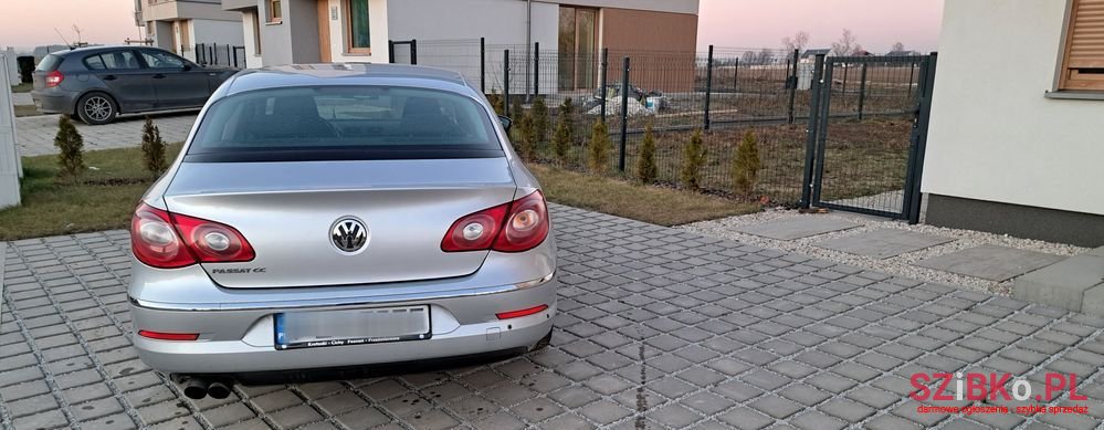 2010' Volkswagen Passat photo #4