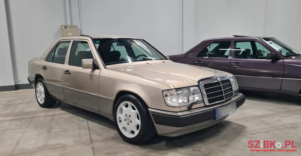 1993' Mercedes-Benz W124 photo #1